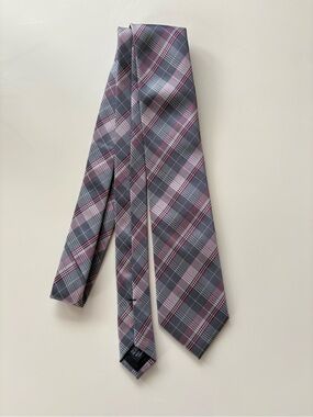 Calvin Klein Gray and Pink Tie